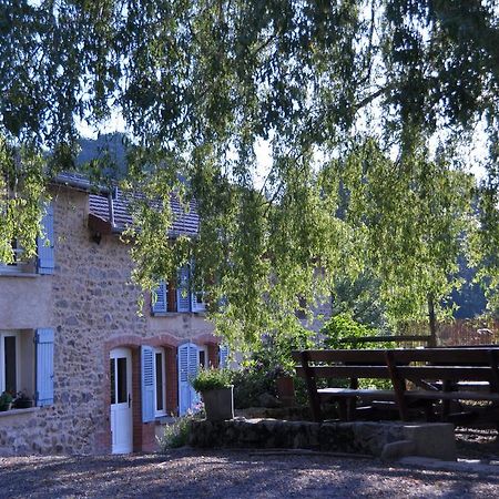 Hotel La Ferme Aux Abeilles Ambierle Exterior foto