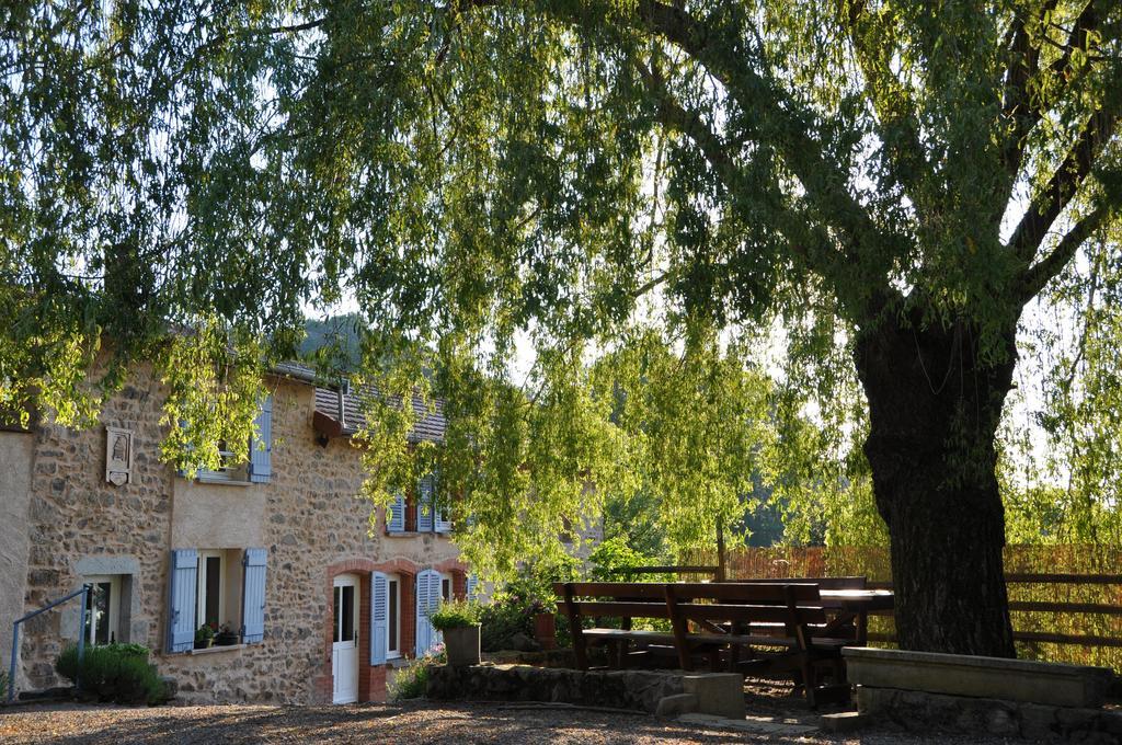Hotel La Ferme Aux Abeilles Ambierle Exterior foto